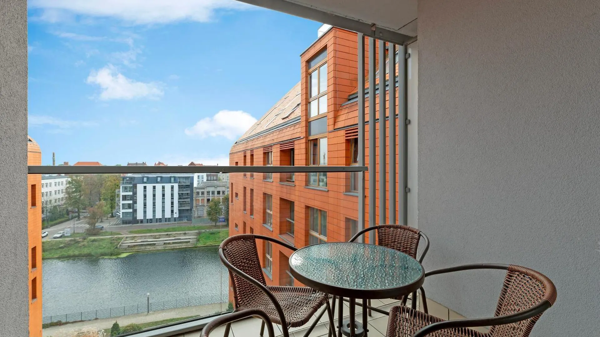 Aura - Riverside & Parking By Downtown Apartments Danzica